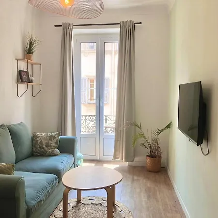 Apartamento Liberation, Charming, Quiet 2-room With Balcony