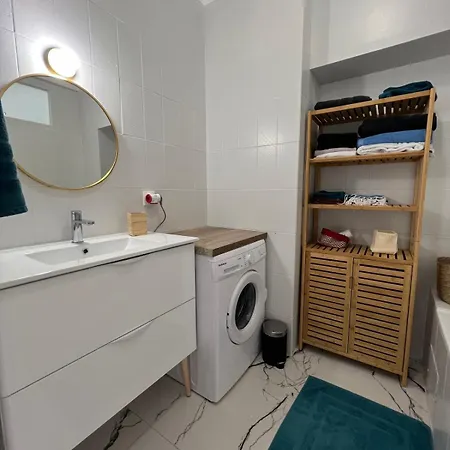 Apartamento Liberation, Charming, Quiet 2-room With Balcony