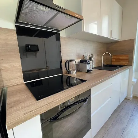 Apartamento Liberation, Charming, Quiet 2-room With Balcony Nice
